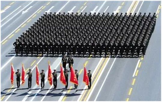 建軍節(jié)！你守衛(wèi)國(guó)家，我們守護(hù)你，華全致敬最可愛的人！